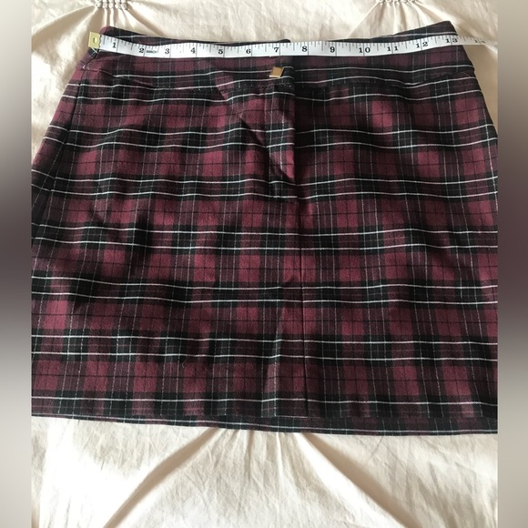 Sa Va mini burgundy checkered skirt. Madi in Italy. Sz 40. Great condition! - Picture 7 of 10